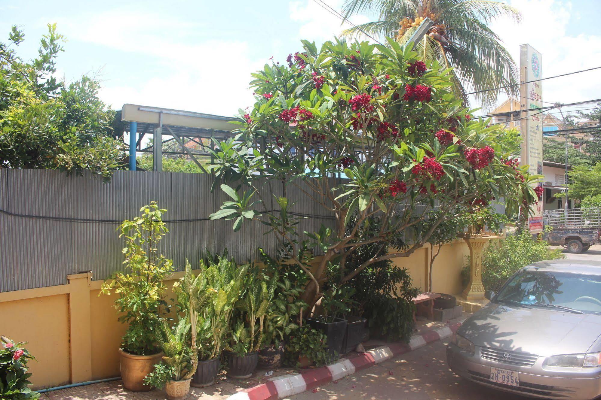 Spring Park Hotel Battambang Exterior photo