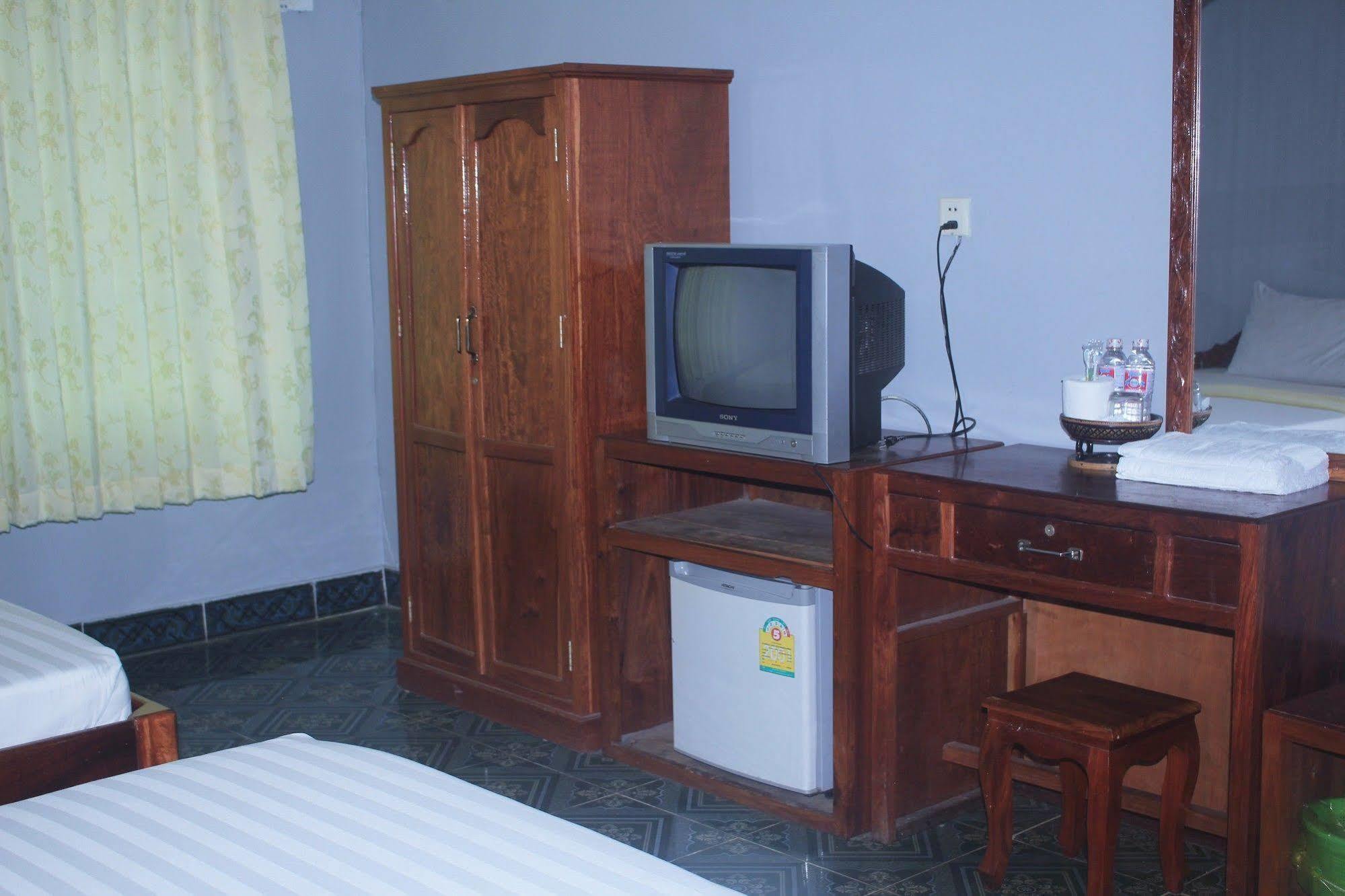 Spring Park Hotel Battambang Exterior photo