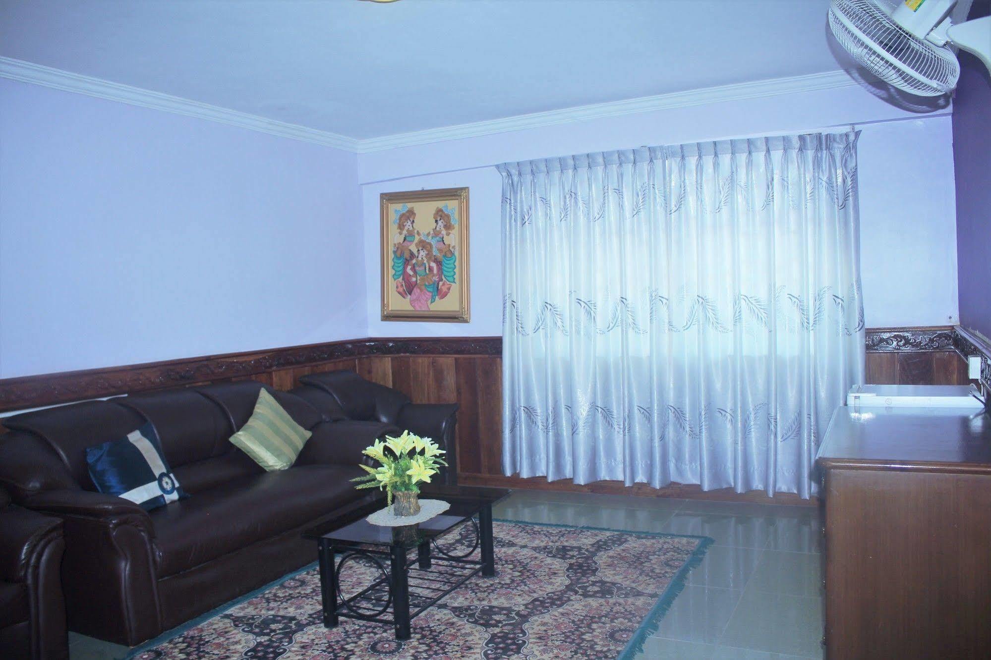 Spring Park Hotel Battambang Exterior photo