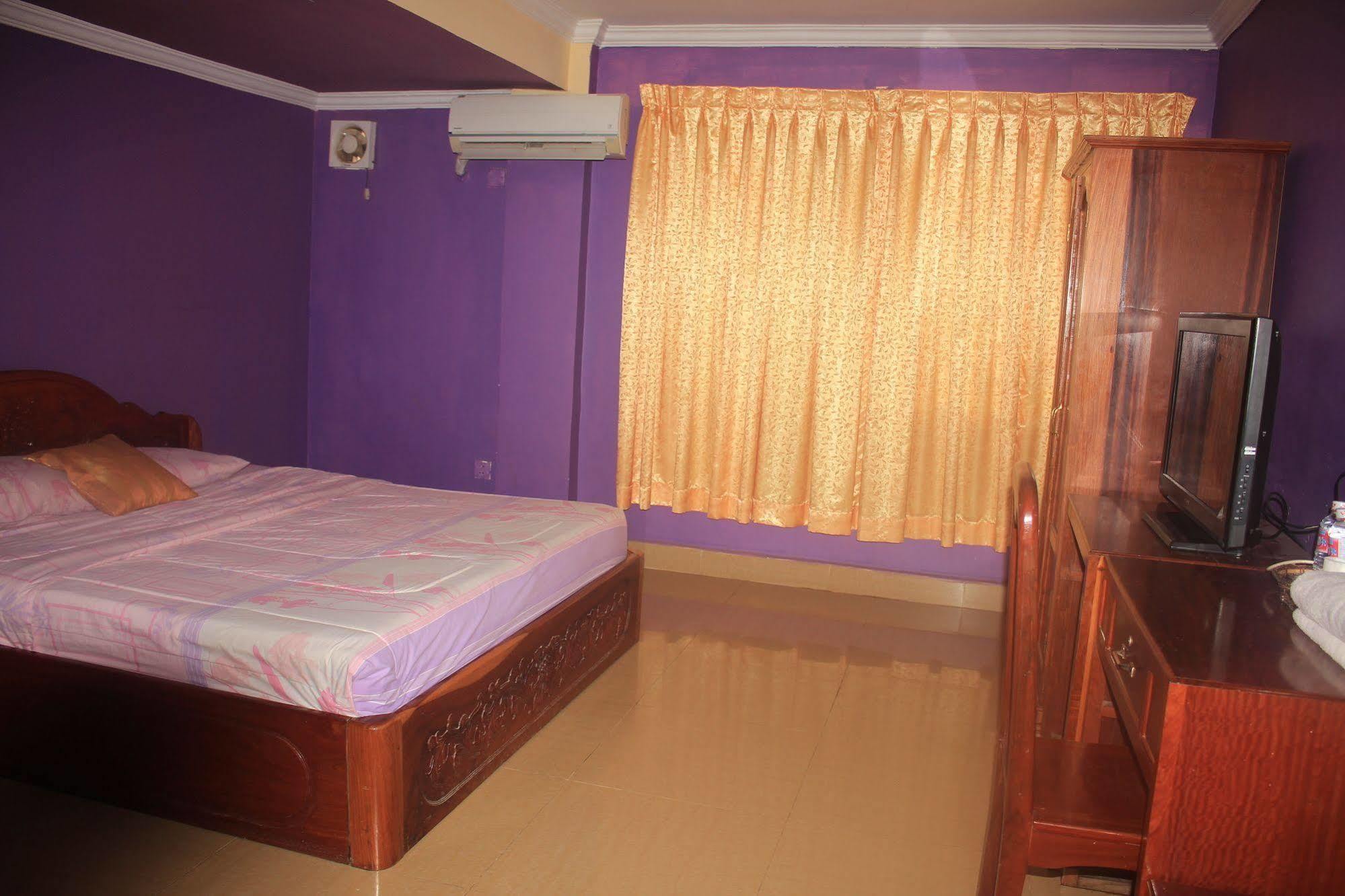 Spring Park Hotel Battambang Exterior photo