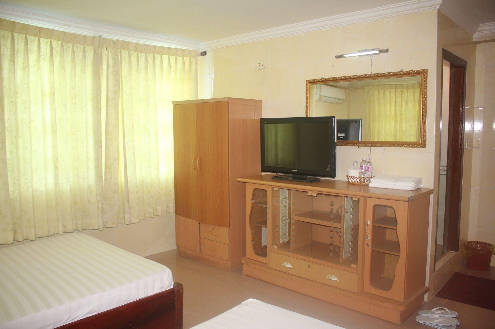Spring Park Hotel Battambang Exterior photo