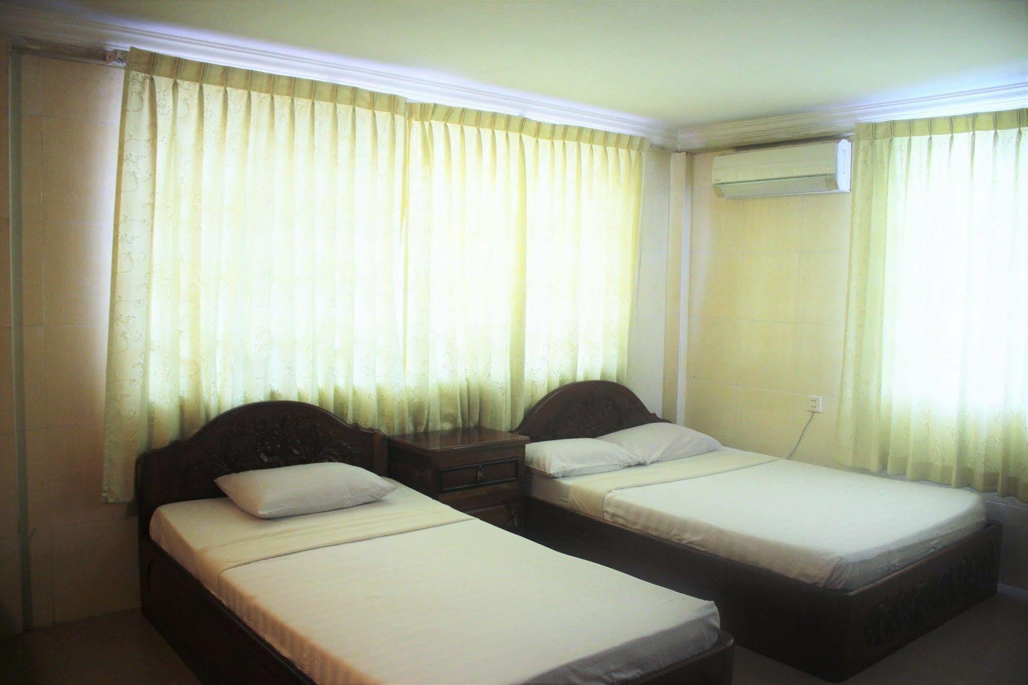 Spring Park Hotel Battambang Exterior photo